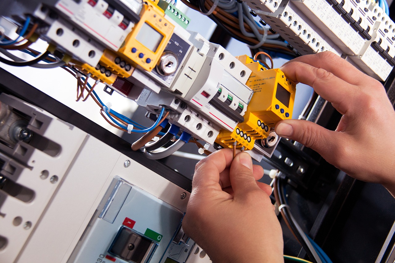 Electricians with experience